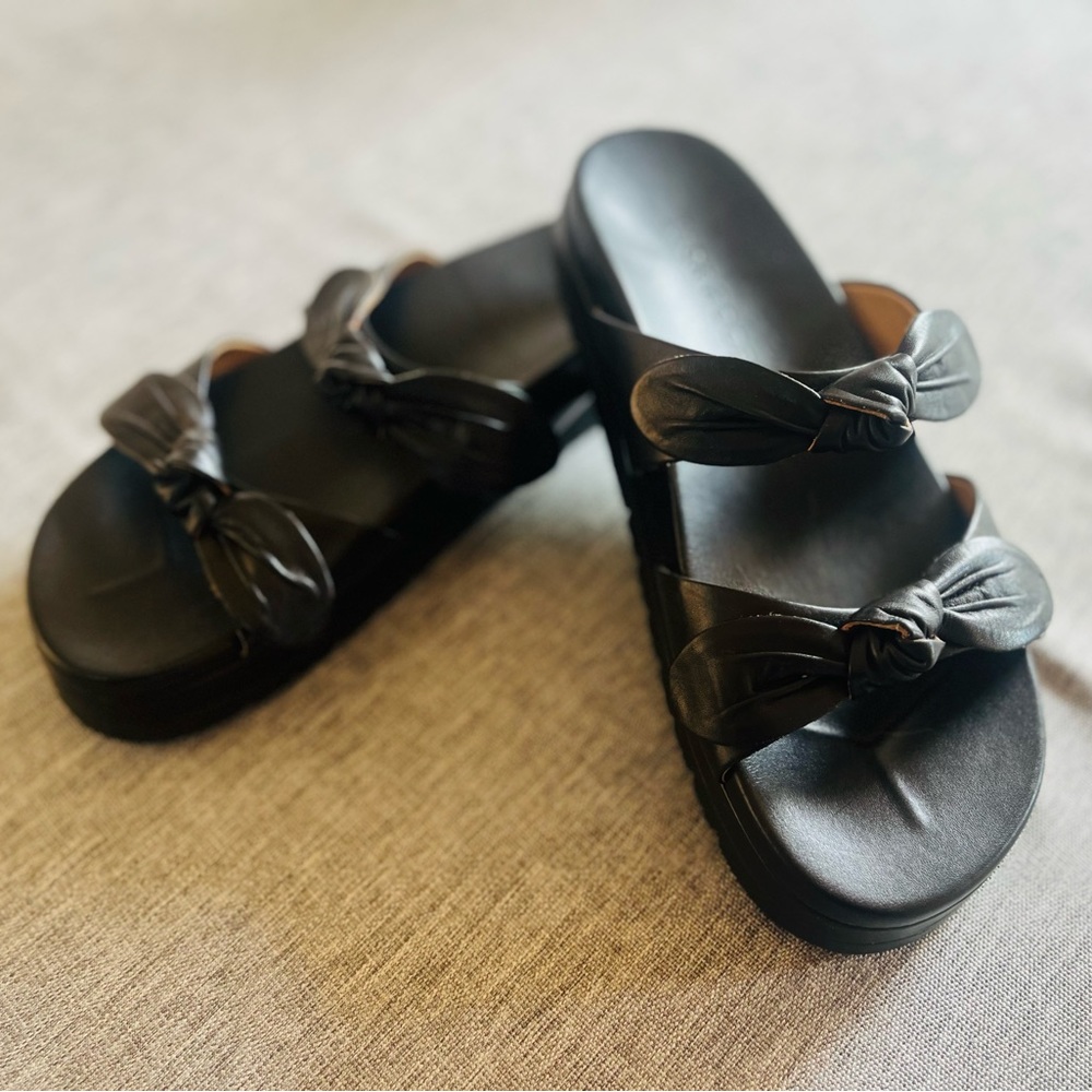 JACK ROGERS DOUBLE KNOT LEATHER PLATFORM SANDALS IN BLACK